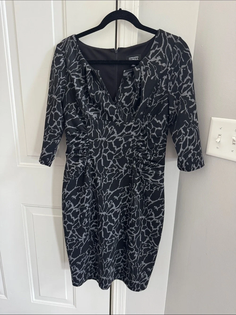 Adrianna Papell Black and Gray Ruched Sheath Midi Dress size8P